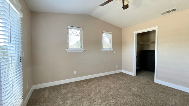 Building Photo - Newer 5 Bedroom House Near Cal Poly ** Ava...