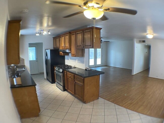 Building Photo - 3 Bedroom Home in Smokerise | Single-Level Living + Natural Light