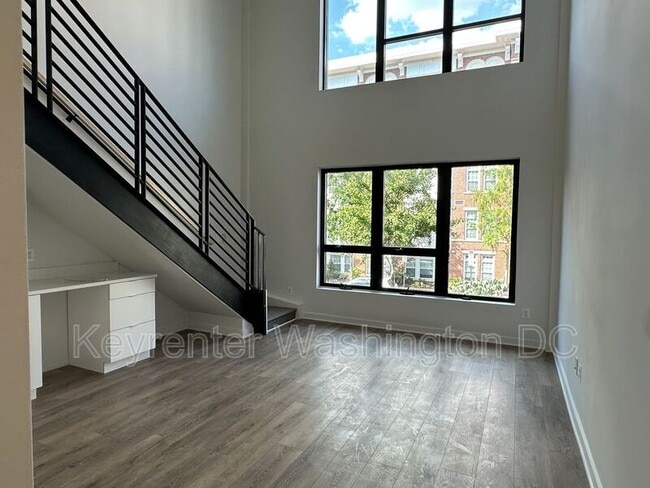 Building Photo - 1460 Belmont St NW