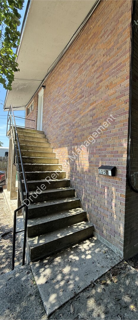 Building Photo - 105 N Ruland St