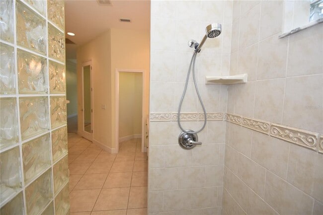 Building Photo - 17 Oasis Cir