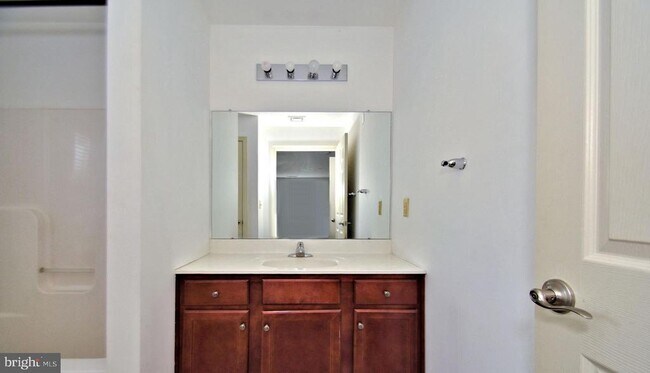 Building Photo - 3940 Ashland Dr
