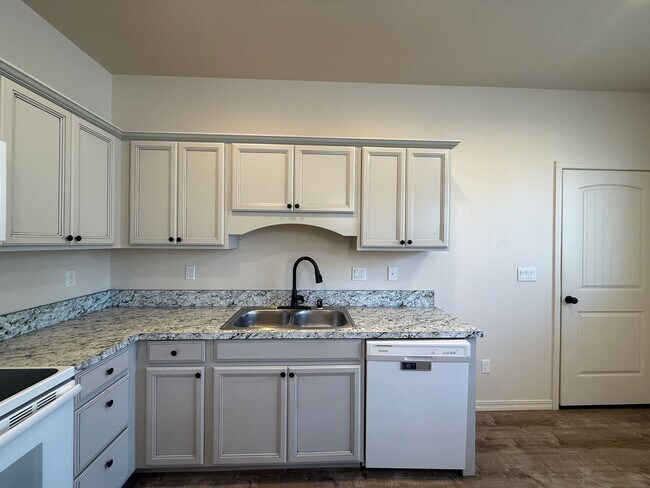 Building Photo - 4823/4825 Barbera St