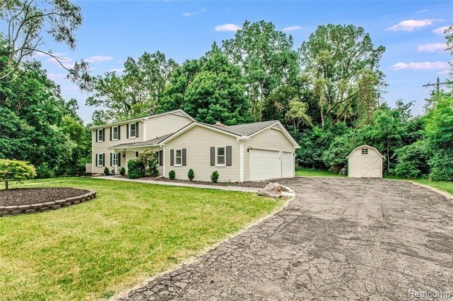 Building Photo - 21993 Riverview Dr