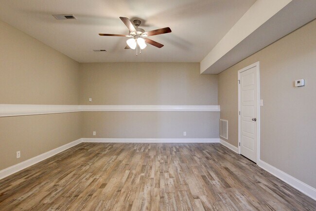Building Photo - 1121 Cardinal Creek Dr