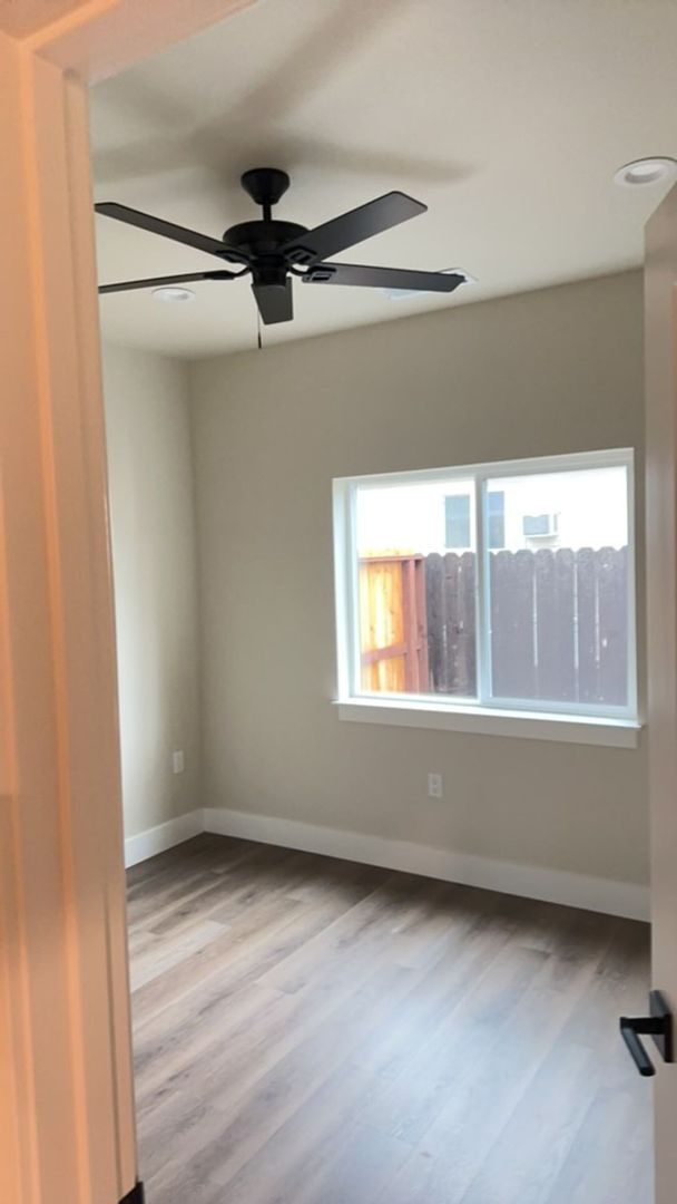 Building Photo - 101 E Lindo Ave