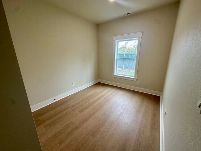 Building Photo - SD10th