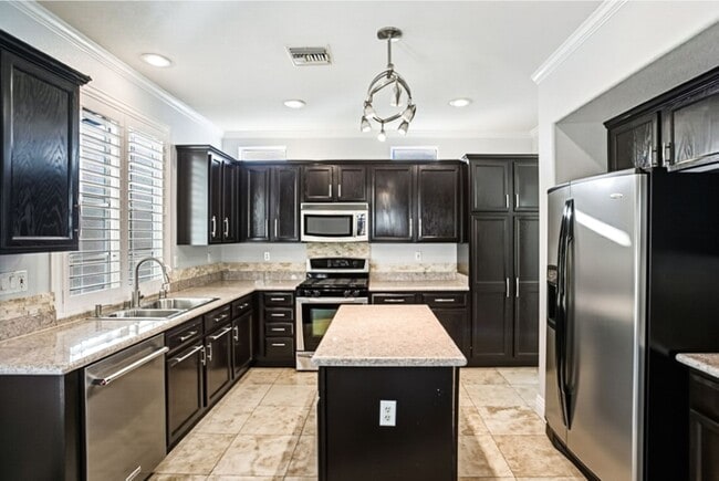 Building Photo - Beautiful 3 Bed South Summerlin Home With 1st Floor Bed and Bath