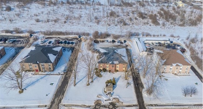 Building Photo - 6379 Robinson Rd