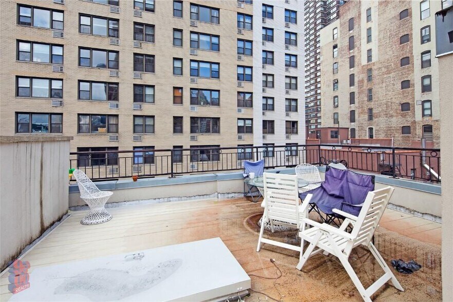 Building Photo - 326 E 35th St