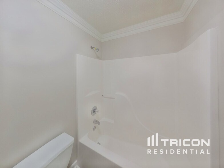 Building Photo - 408 Crested View Dr