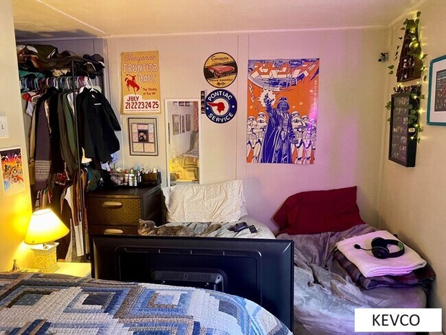 Building Photo - 208 E Pitkin St