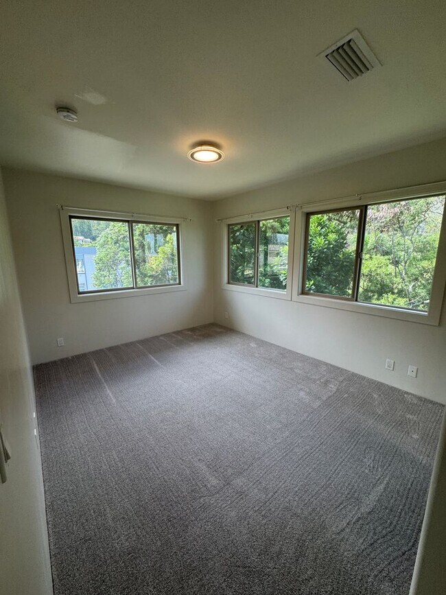 Building Photo - For Rent - 42-101 Aleka Pl.