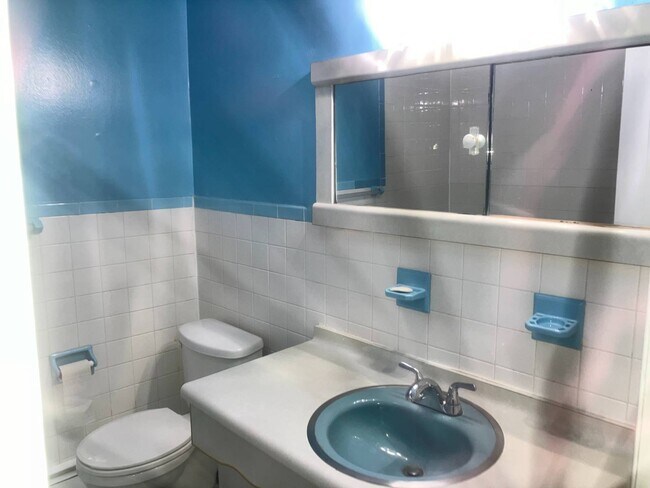 Building Photo - 973 E 85th St