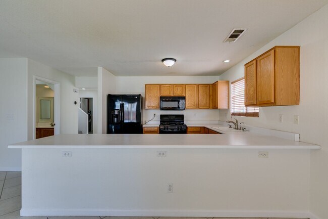Building Photo - Spacious 4 Bedroom 2.5 Bathroom Home with Covered Patio & Large Backyard