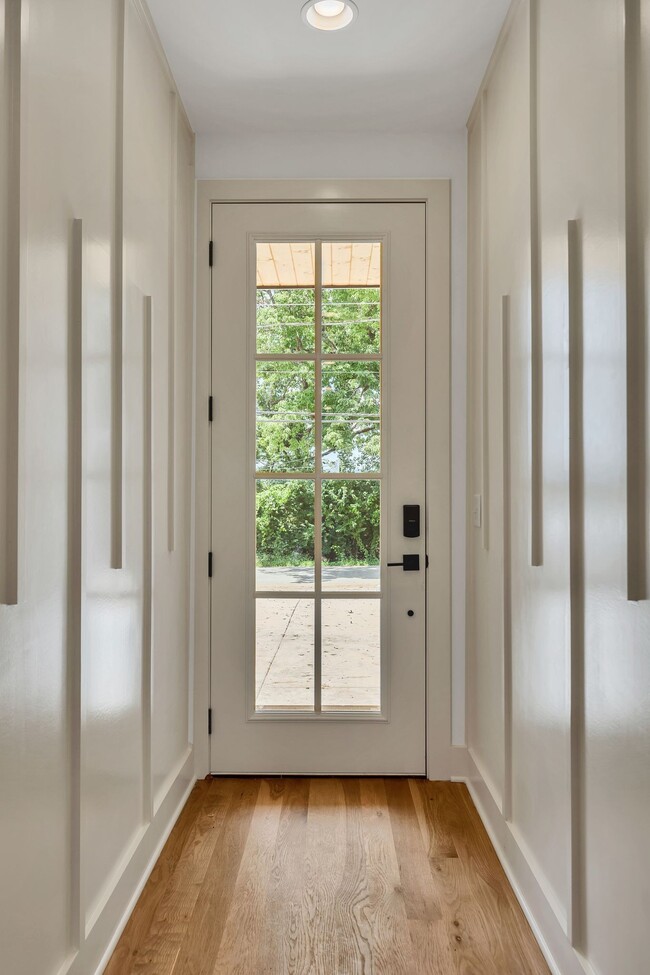 Building Photo - 660 Vernon Ave