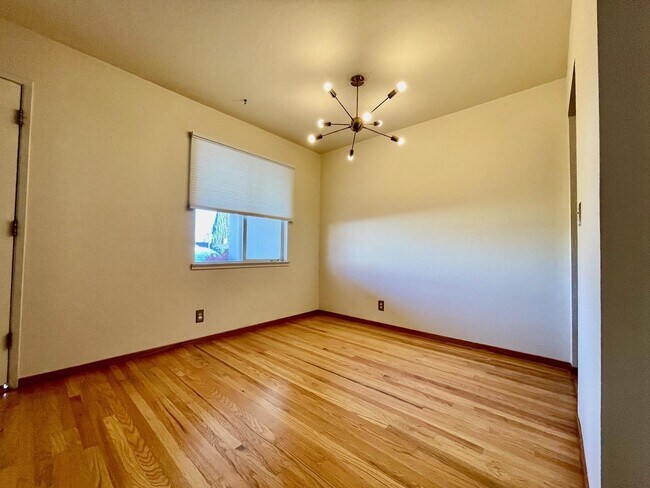 Building Photo - 7583 Lockford Ct