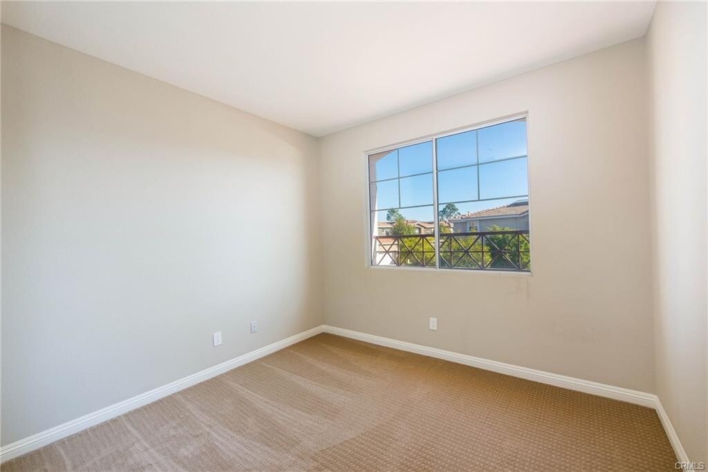 Building Photo - 335 Cron Way
