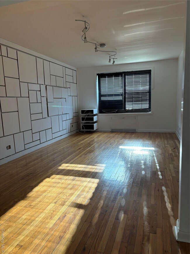 Building Photo - 73-11 Bell Blvd