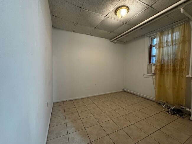 Building Photo - 816 19th St