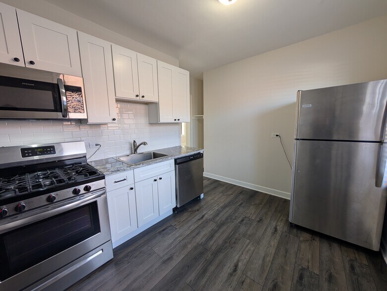 Building Photo - 5817 W Berteau Ave