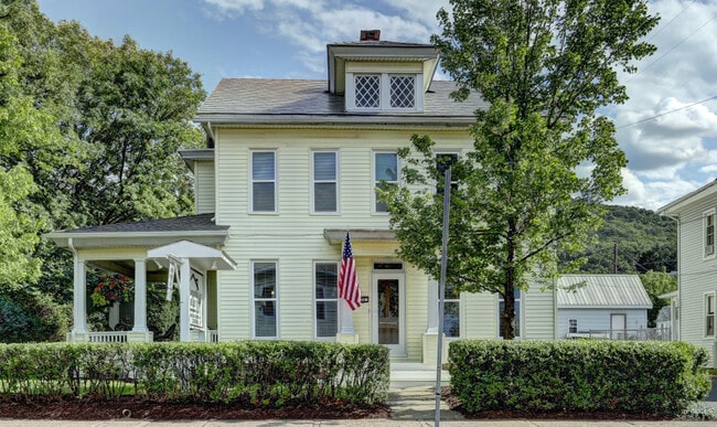 Building Photo - 30 W Main St