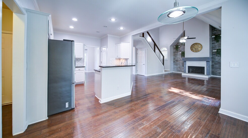 Building Photo - 680 Evening Pine Ln