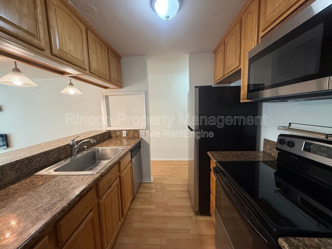 Building Photo - 236 E Surfside Dr