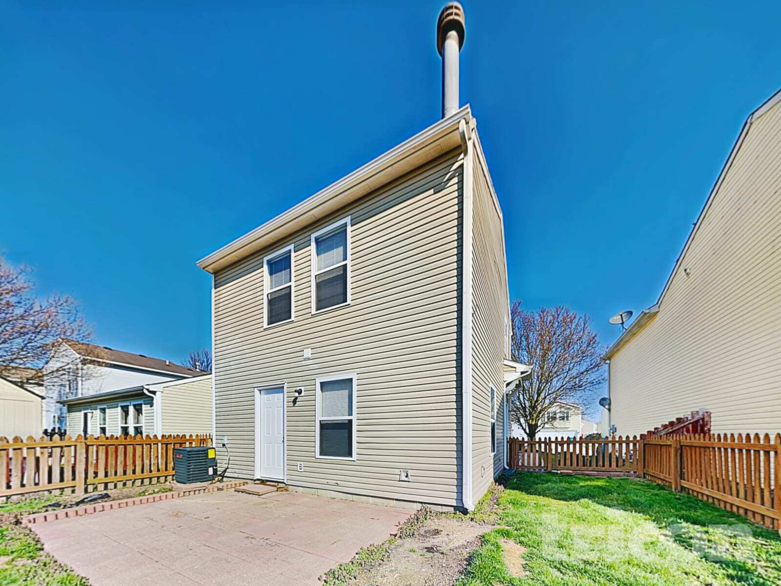 Building Photo - 631 Fern St