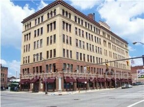 Building Photo - 150 E Main St