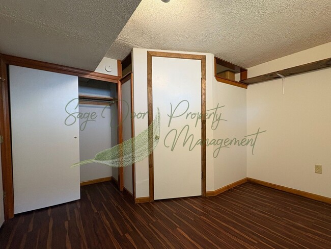 Building Photo - 500 SE Sherri Ln