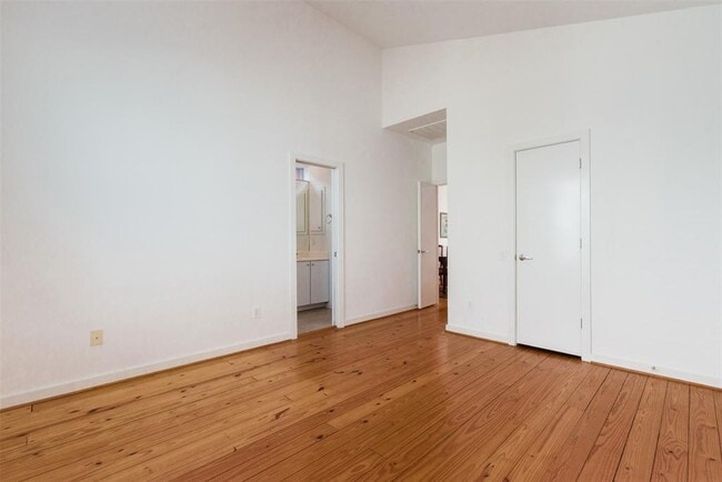 Building Photo - 21 N Ennis St