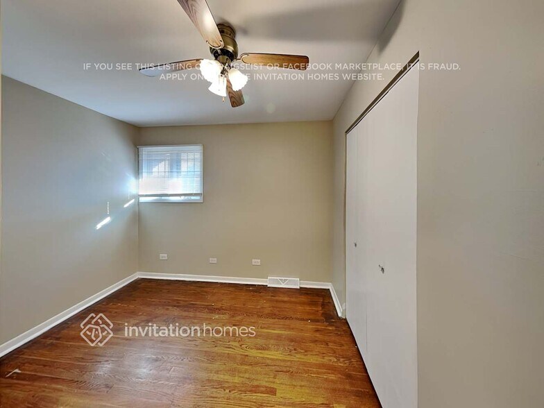 Building Photo - 9922 S 86th Ave