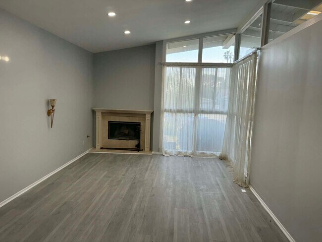 Building Photo - Stunning Single-Story Granada Hills Pool Home | 3 Bed | 2 Bath | 2,500 Sq Ft