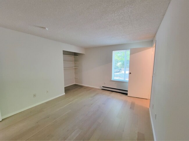Building Photo - 1BD/1BA Bellevue Condo Across from Microsoft