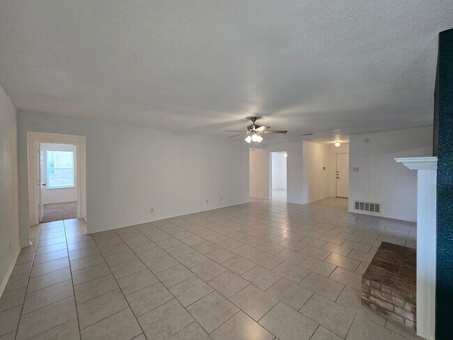 Building Photo - 3906 Kevin Shaw Dr