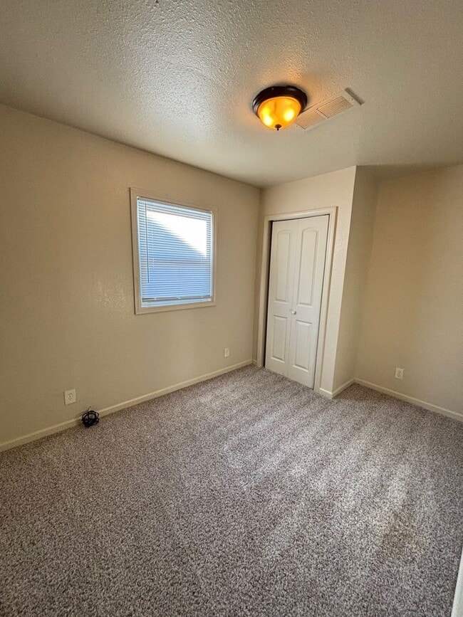 Building Photo - 27 Winding Ln