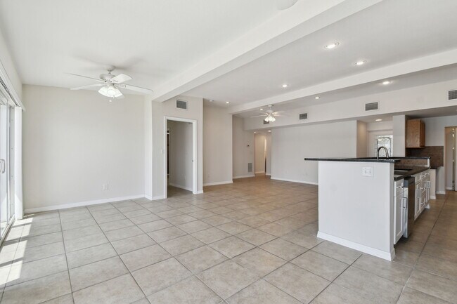 Building Photo - 345 Capri Blvd