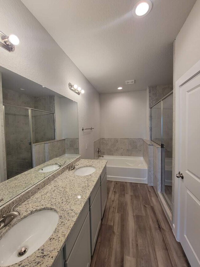 Primary Bathroom - 1010 Chulie Dr