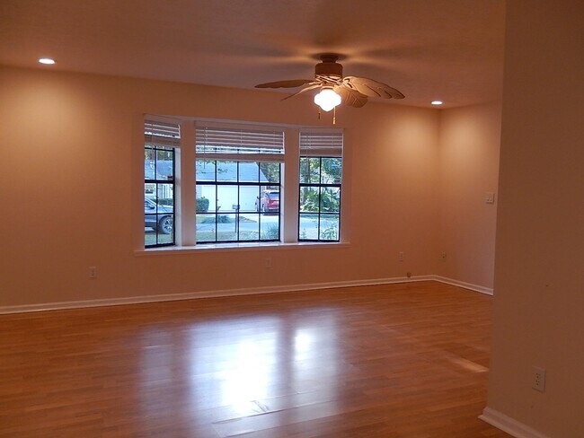 Building Photo - 4321 Snoopy Ln
