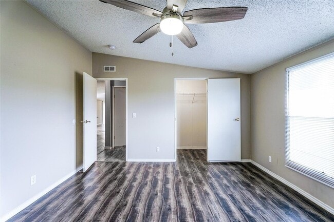 Building Photo - 9824 Stone Ranch Blvd