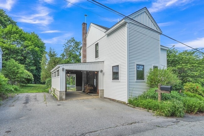 Building Photo - 211 Mendon St