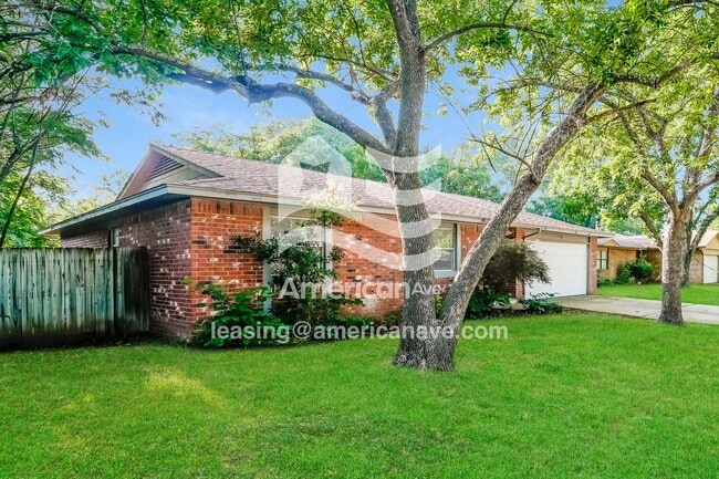 Building Photo - 4408 S Cypress Ave