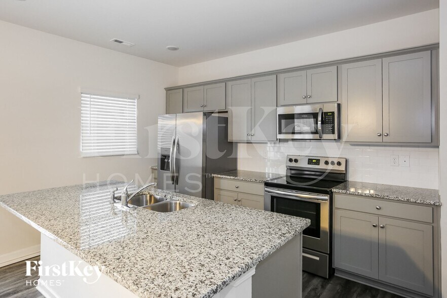 Building Photo - 6351 Mosley Glen Dr