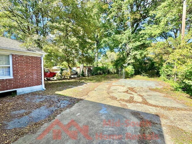 Building Photo - 2736 Dunn Ave