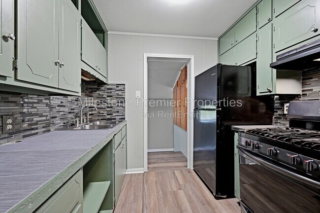 Building Photo - 920 S Lee Ave