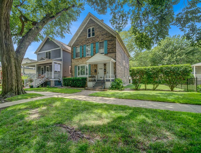 Building Photo - 2018 Pratt Ct