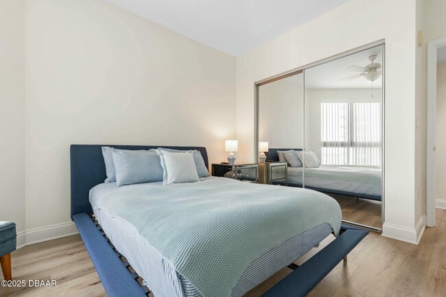 Building Photo - 231 Riverside Dr