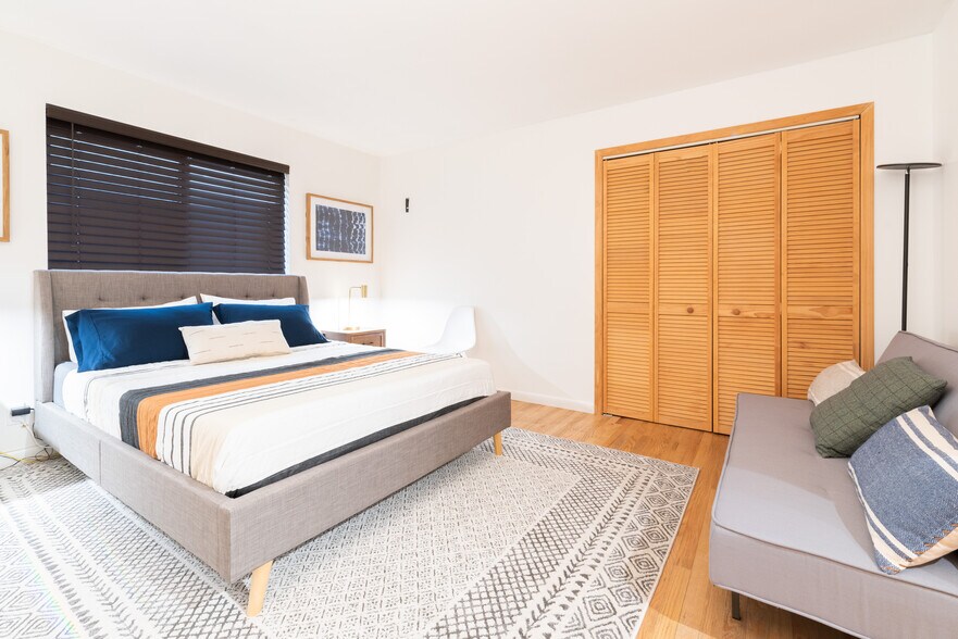 Building Photo - 74 69th St