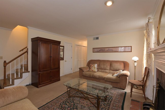 Building Photo - 1268 Carriage Park Dr